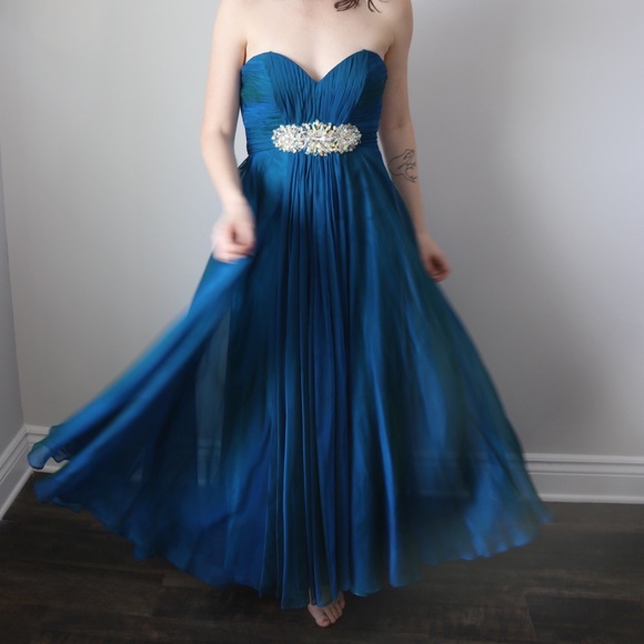 Sapphire Blue Sweetheart Cut Gown / Prom Dress - Picture 3 of 7